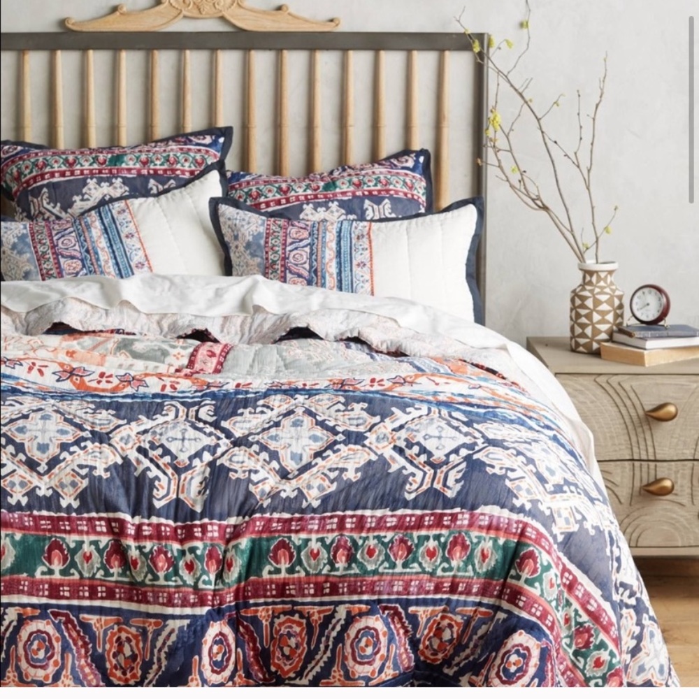 Risa Queen Quilt and Shams